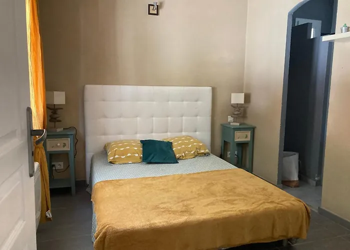 Petite Bonifacio (Corsica)